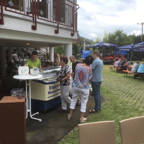 Partyservice-Impressionen vom Eispavillon in Mespelbrunn